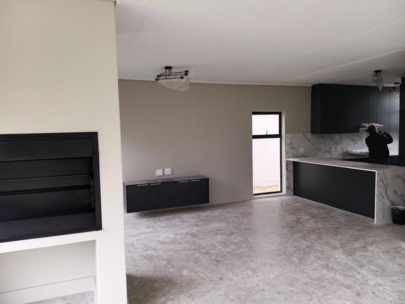 To Let 3 Bedroom Property for Rent in Uitzicht Western Cape